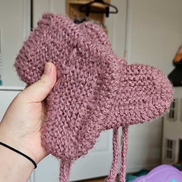 Charming Lilac Chunky Knit Hat and Booties Set for Kids - Picture 6 of 12